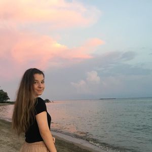 Meet your Posher, Chloe